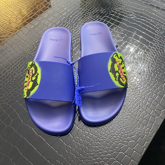 versace slides ‘smiling medusa’ - Picture 2 of 3